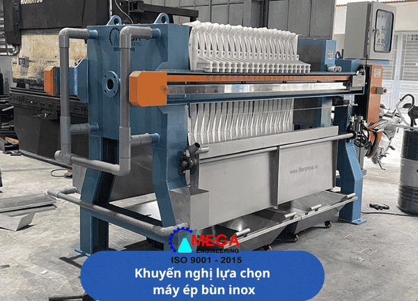 Vì sao nên chọn vật liệu inox cho máy ép bùn trong môi trường hóa chất